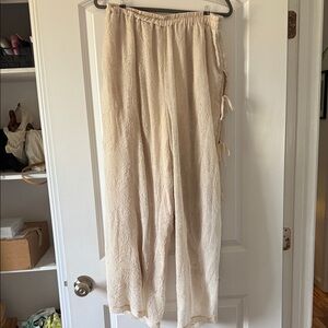 Lisa Says Gah Cream Textured Pants